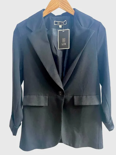 Veste cintrée noire à manches irisées · S / 36